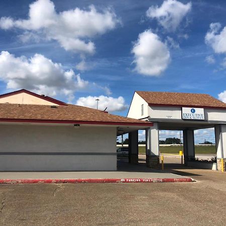 Executive Inn & Suites Beaumont Bagian luar foto