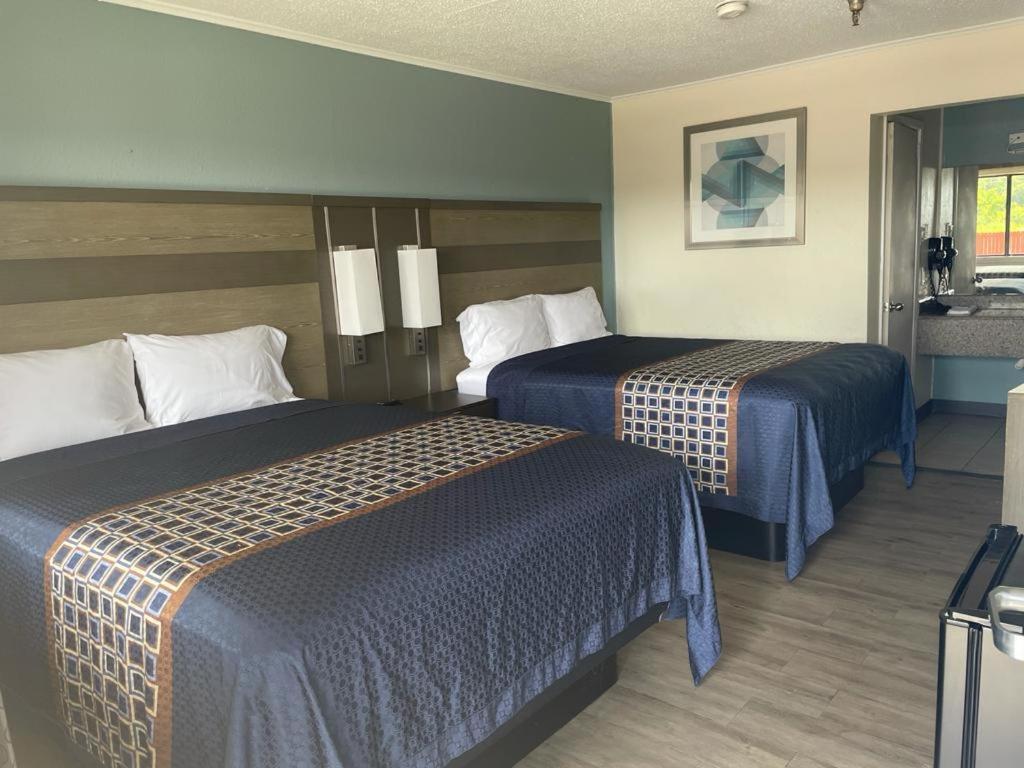 Executive Inn & Suites Beaumont Bagian luar foto