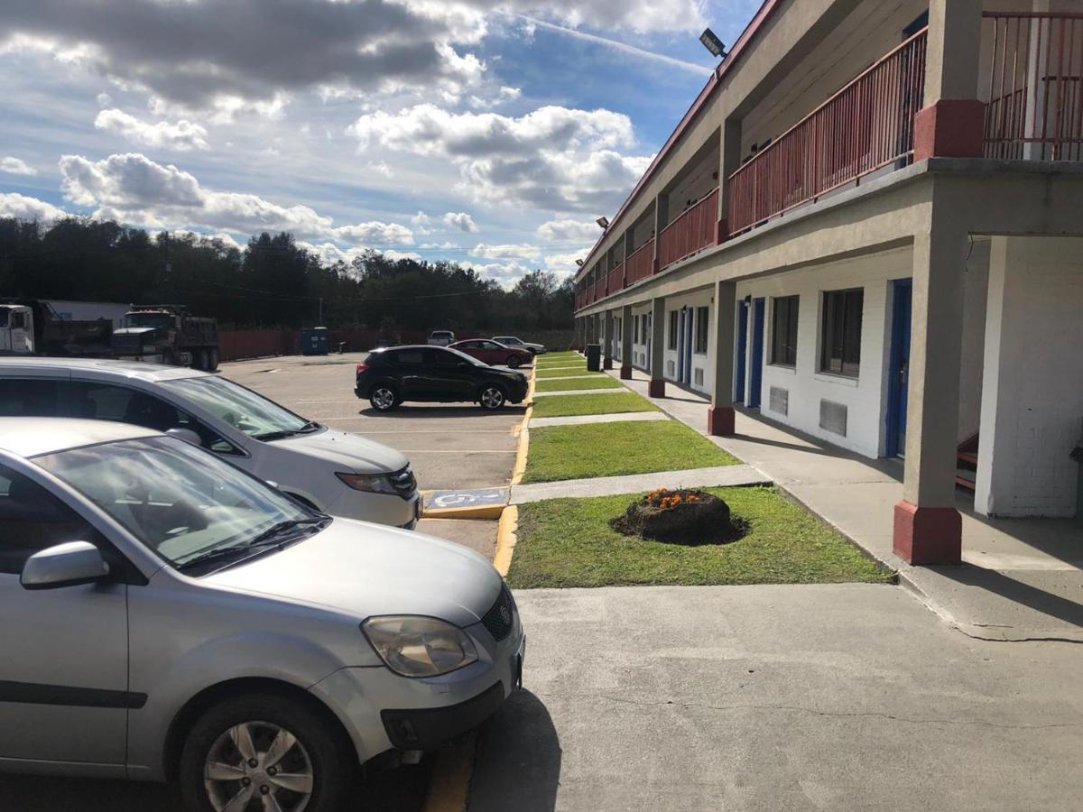 Executive Inn & Suites Beaumont Bagian luar foto
