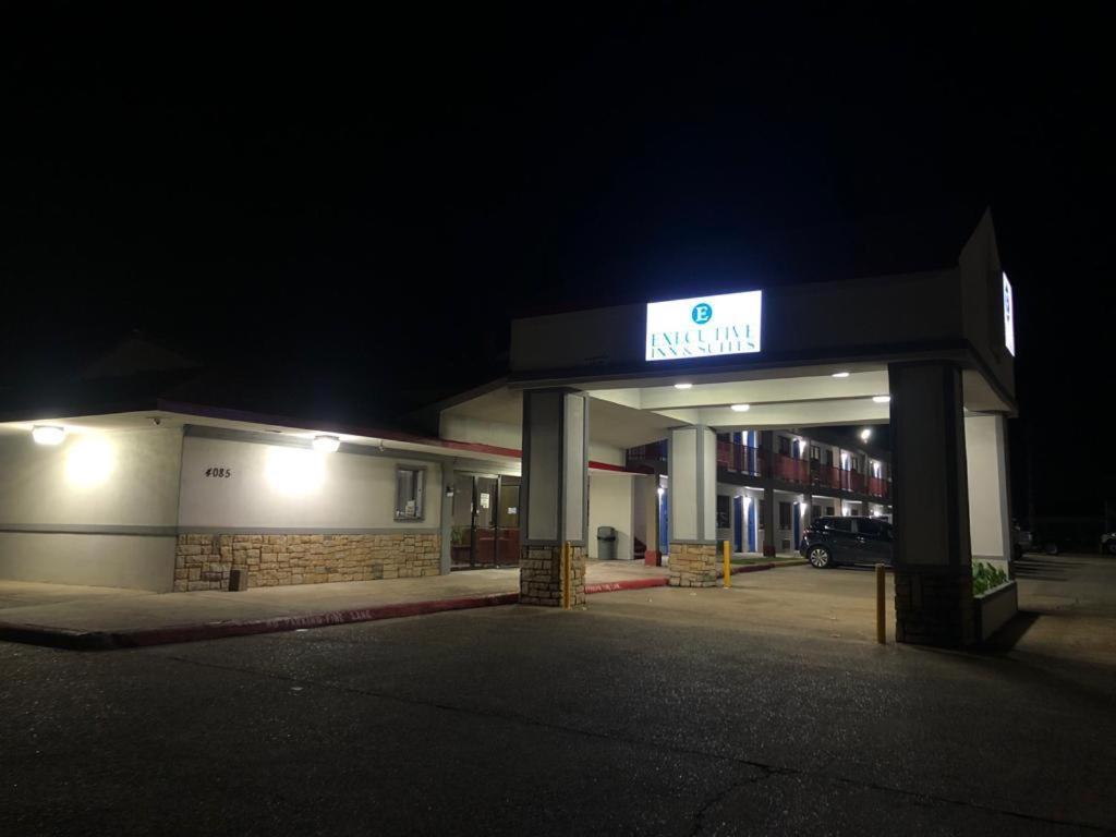Executive Inn & Suites Beaumont Bagian luar foto