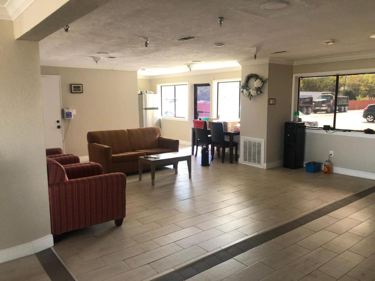 Executive Inn & Suites Beaumont Bagian luar foto